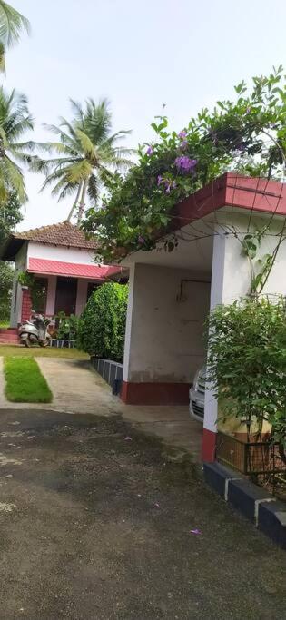 Runnin Airport - Homestay Gurpur Exteriör bild