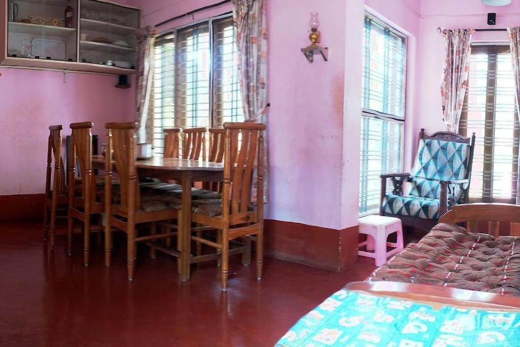 Runnin Airport - Homestay Gurpur Exteriör bild
