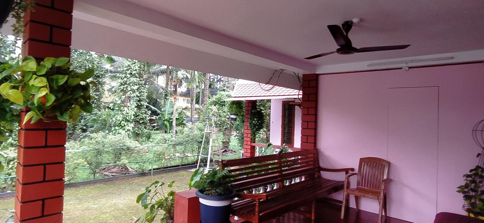 Runnin Airport - Homestay Gurpur Exteriör bild