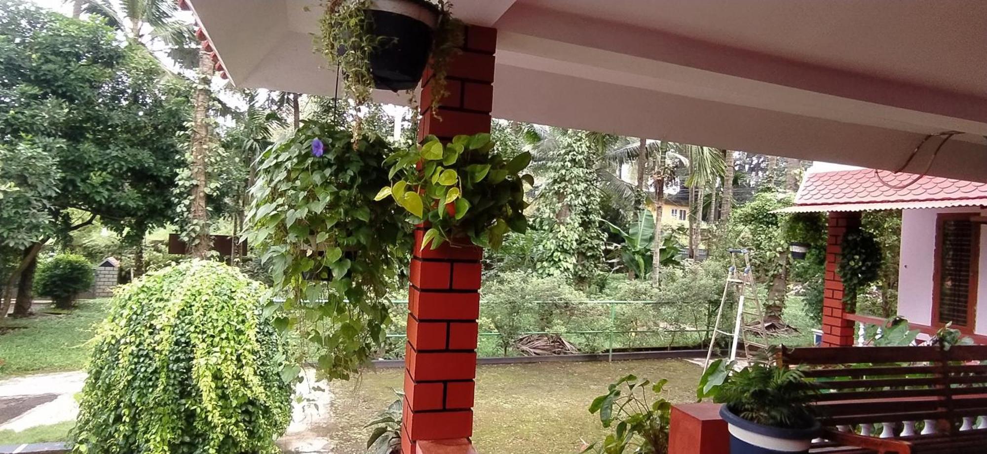 Runnin Airport - Homestay Gurpur Exteriör bild
