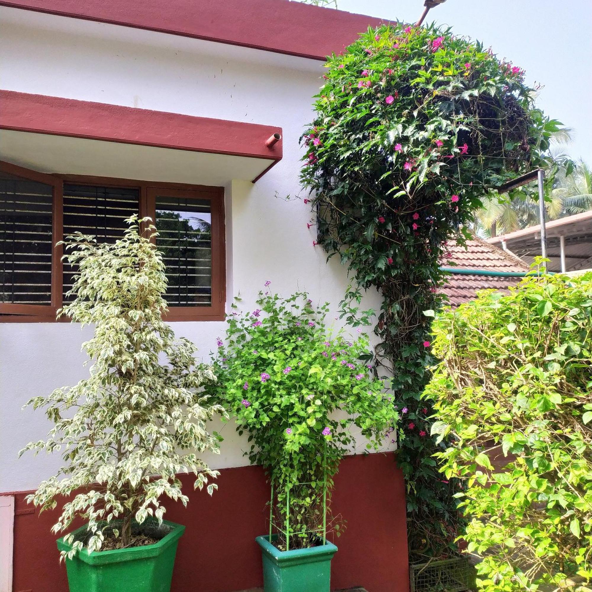 Runnin Airport - Homestay Gurpur Exteriör bild