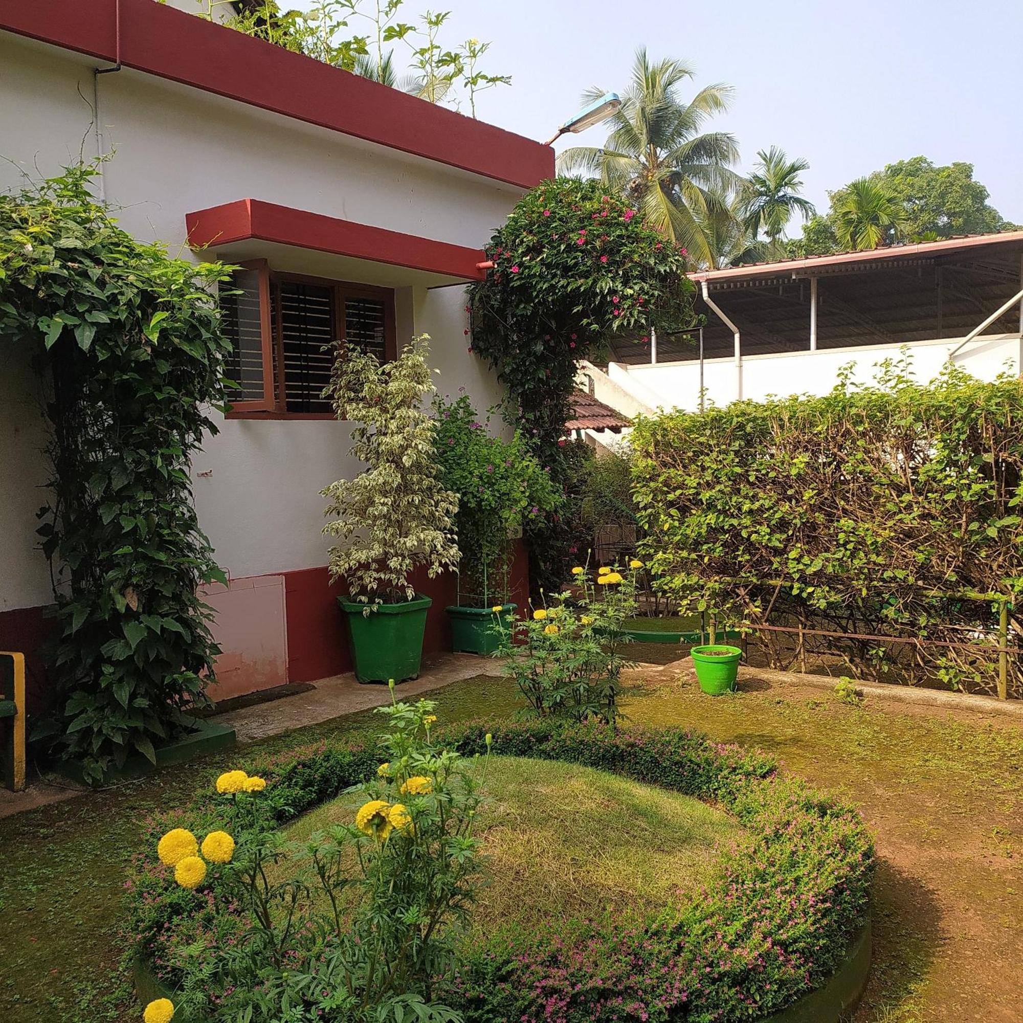 Runnin Airport - Homestay Gurpur Exteriör bild